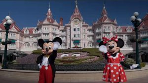 See A Disney Character Quietly Alert Management After A Brawl Broke Out At Disneyland Paris