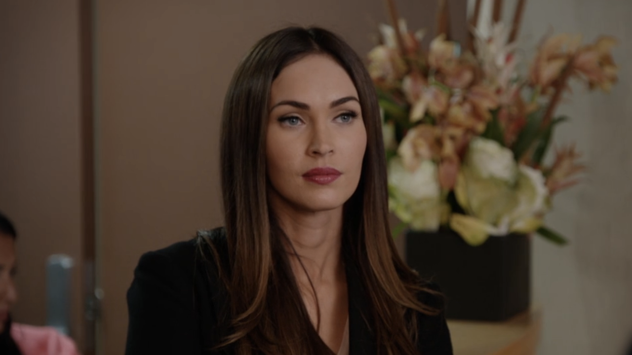 Megan Fox Chopped Off Her Hair And Dropped The Blue Color All In A Week’s Work