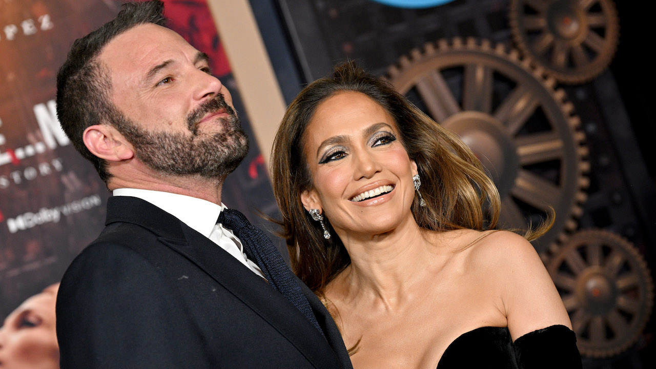 An Expert PR Person Has A Wild (And Intriguing) Theory About Why The Press Has Been Saturated With Ben Affleck And JLo Split News