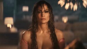 Fans Keep Talking About Jennifer Lopez Vacationing Without Ben Affleck, But The View’s Sunny Hostin Thinks We Should Be Paying Attention To The Way She Traveled