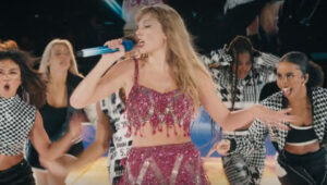 Taylor Swift’s Backup Dancer Was The Real MVP By Helping Her Through A Stage Malfunction, And There’s Video