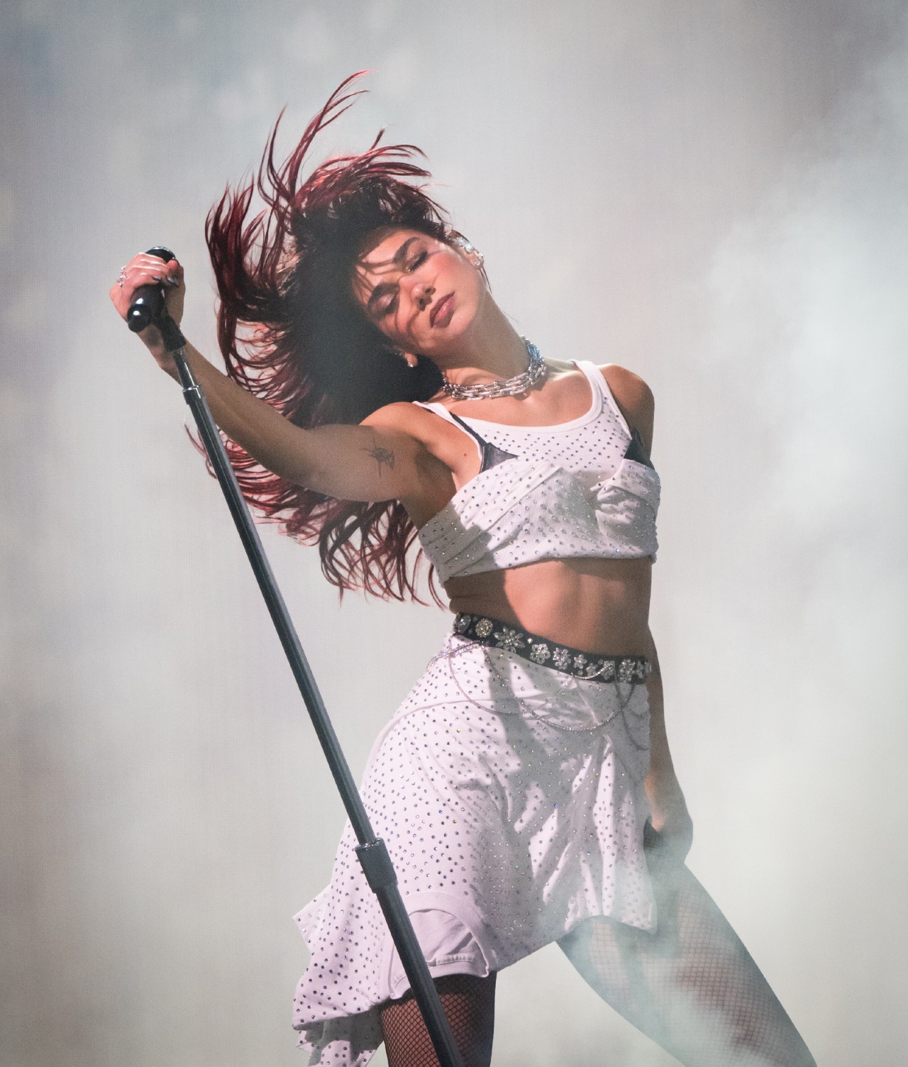 Dua Lipa Just Wore A T-Shirt As A Skirt, And It's One Summer Look I Can't 'Wrap' My Head Around
